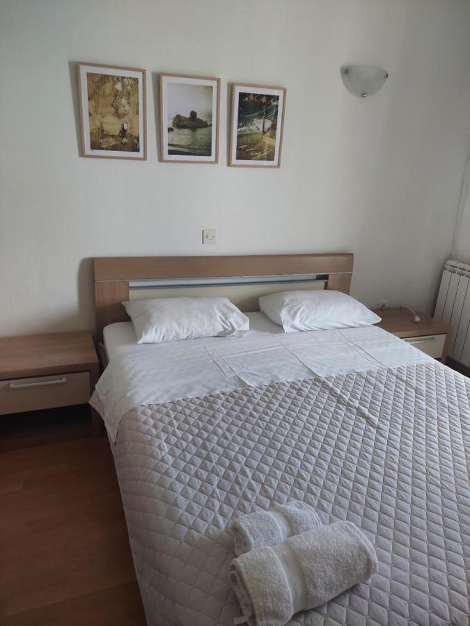 Apartments Aleksandar Sveti Stefan Extérieur photo