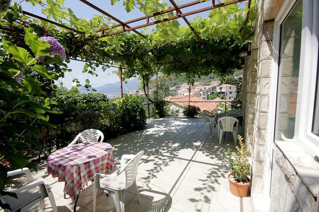 Apartments Aleksandar Sveti Stefan Extérieur photo
