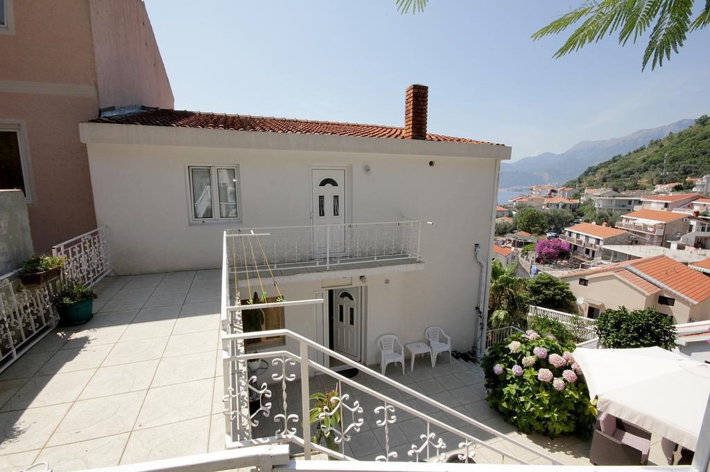 Apartments Aleksandar Sveti Stefan Extérieur photo