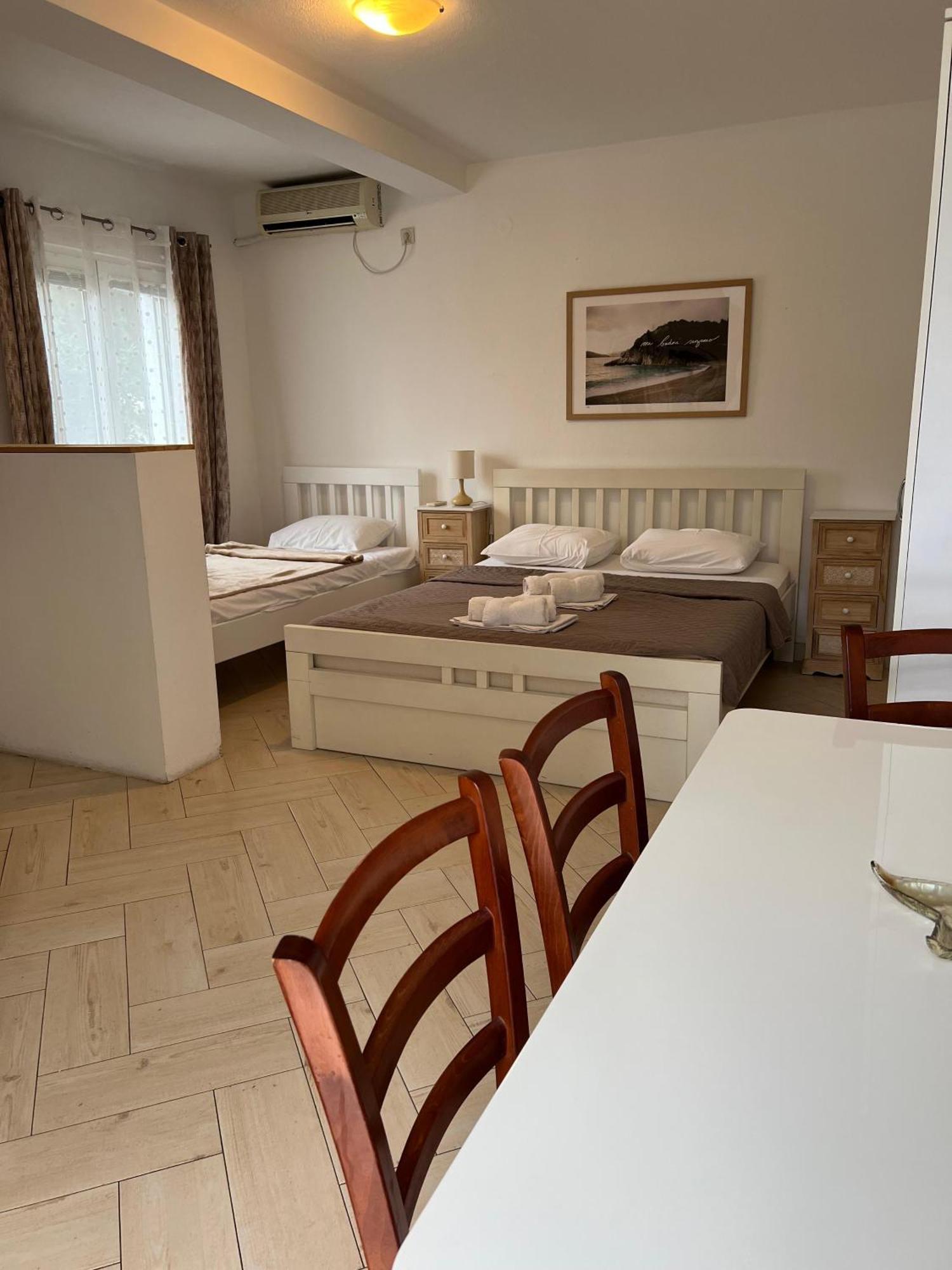 Apartments Aleksandar Sveti Stefan Extérieur photo