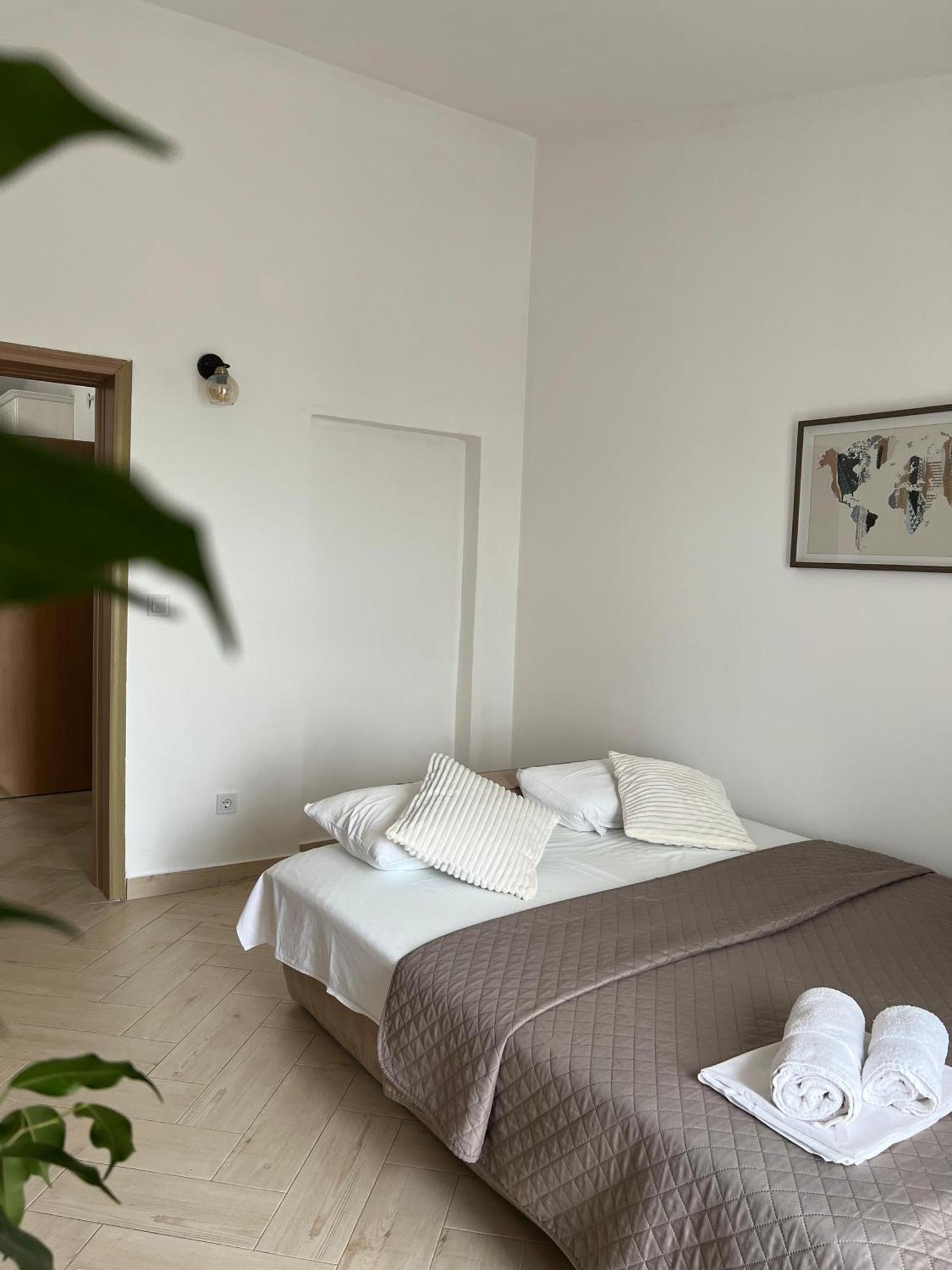 Apartments Aleksandar Sveti Stefan Extérieur photo