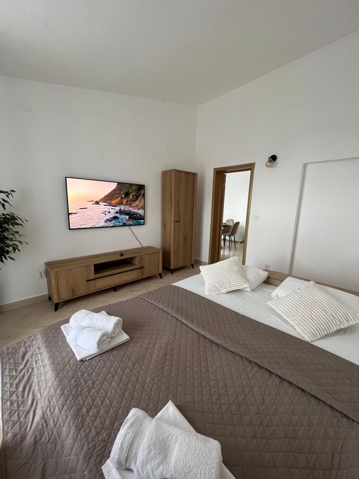 Apartments Aleksandar Sveti Stefan Extérieur photo